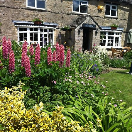 Bed and Breakfast The Old Spotted Cow Marston Meysey Exterior foto