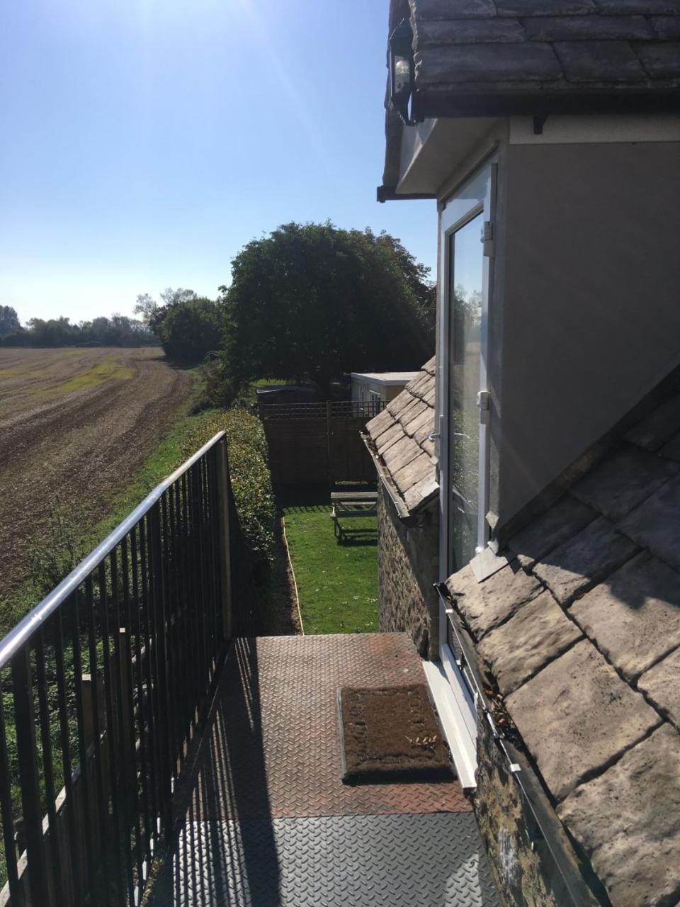 Bed and Breakfast The Old Spotted Cow Marston Meysey Exterior foto