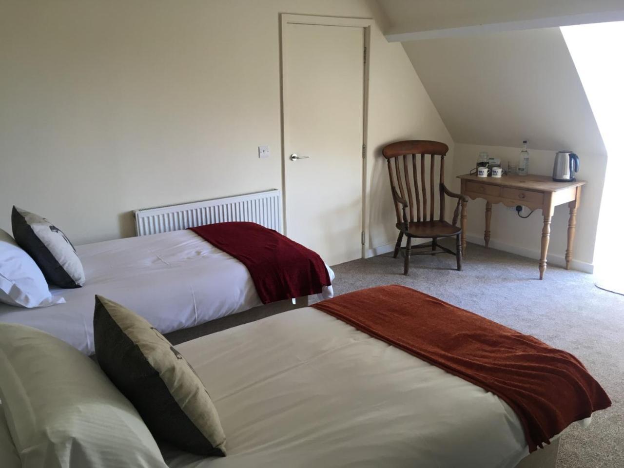 Bed and Breakfast The Old Spotted Cow Marston Meysey Exterior foto