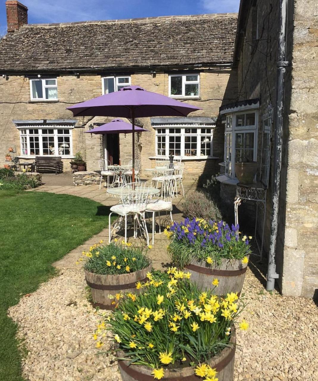 Bed and Breakfast The Old Spotted Cow Marston Meysey Exterior foto
