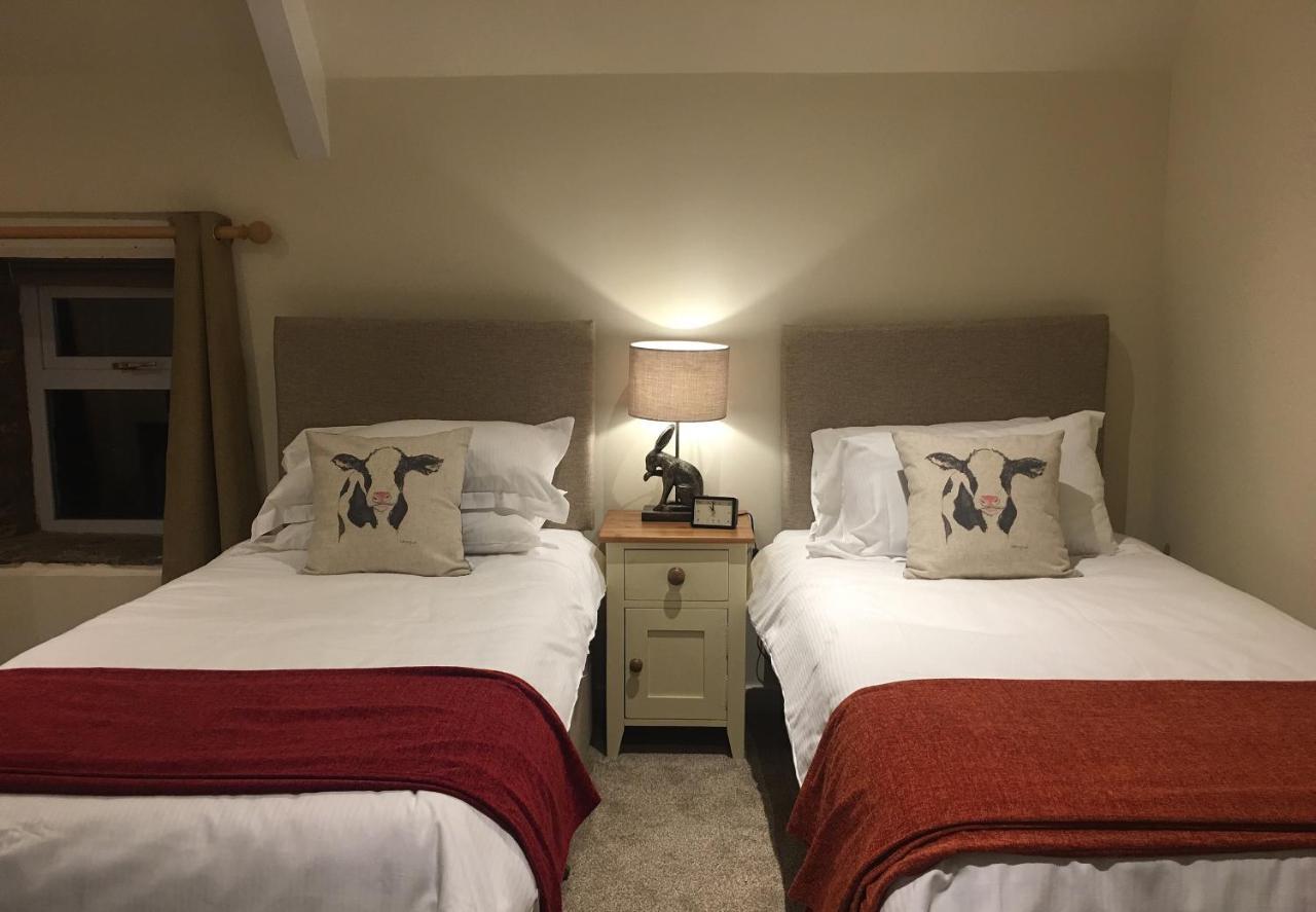 Bed and Breakfast The Old Spotted Cow Marston Meysey Exterior foto